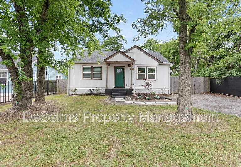 927 Chickasaw Ave — Photo 2