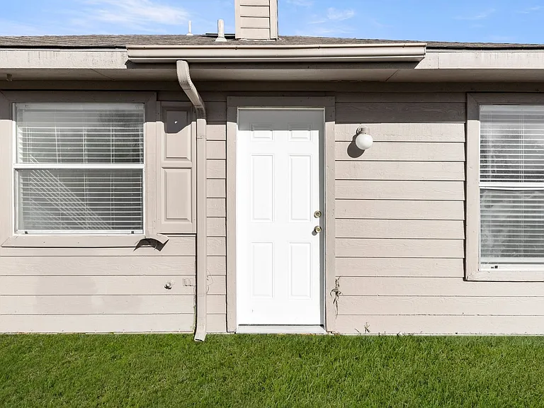 3709 Martha Ln — Photo 25