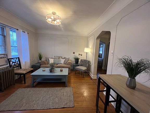 2nd image of 2423 W Lunt Ave APT 2