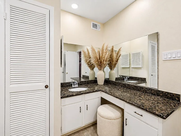 2238 S Piney Point Rd #109 — Photo 14