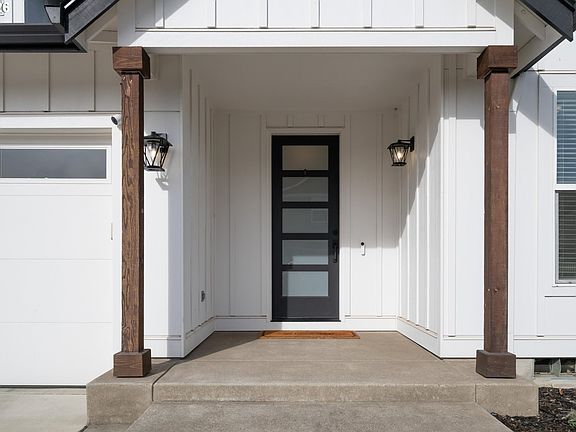 2nd image of 3232 Mountain Creek Ln