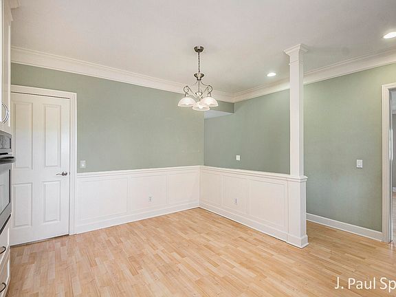 3rd image of 7522 Burlingame Ave SW