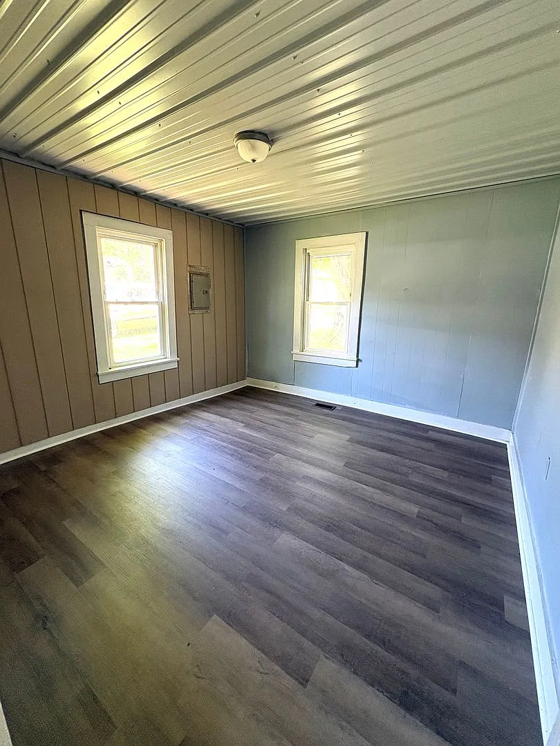 Your Next Home Awaits 2 Bed, 1.5 Bath — Photo 4