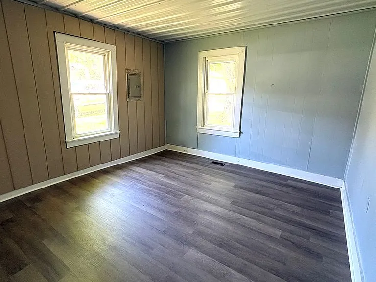 302 Bryan St — Photo 4