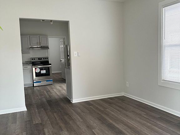 3rd image of 1012 Maplewood Ave
