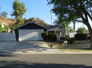22654 La Rochelle Dr, Saugus, CA 91350