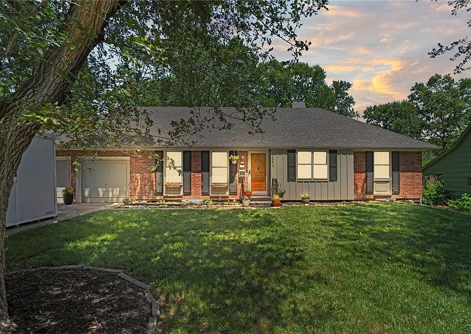 1st image of 13617 Applewood Dr