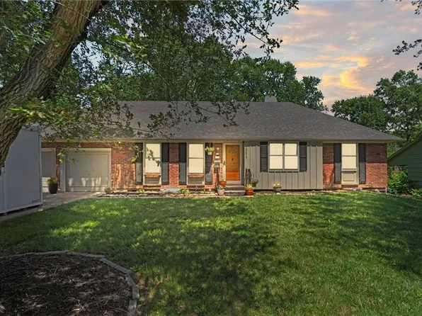 13617 Applewood Dr, Grandview, MO 64030
