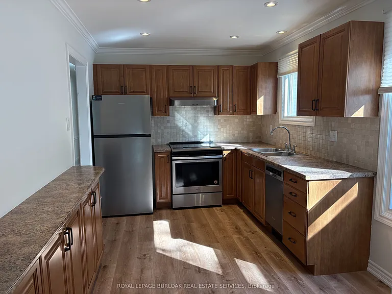 3455 Caplan Cres #17 — Photo 8