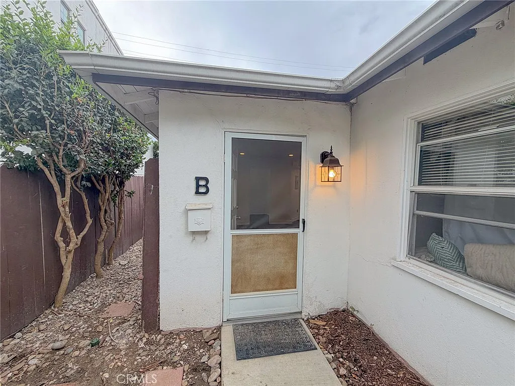 2 bed, 700 sqft, $3,350 — Photo 2