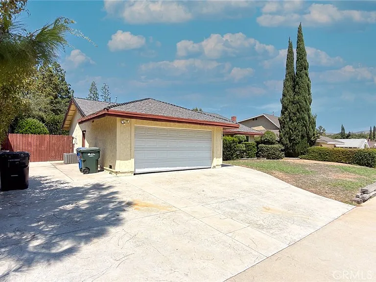 1359 Calle De Oro — Photo 2