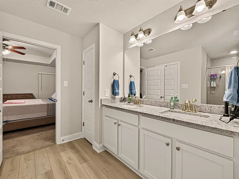 2605 Golden Palms Ln — Photo 30