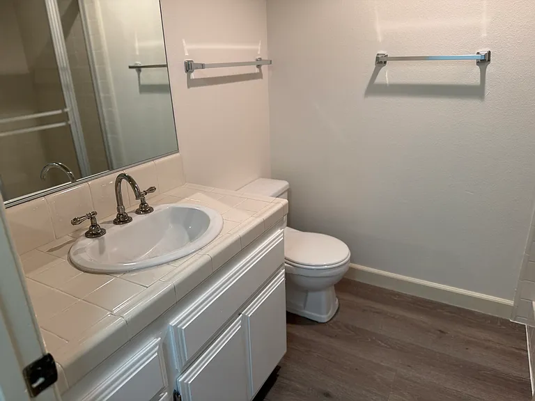 760 W 30th St #9 — Photo 14