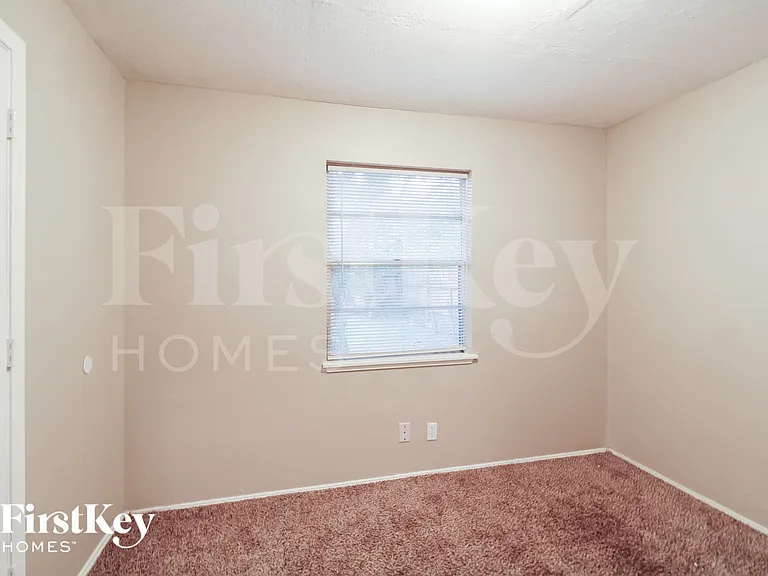 4415 Akard St — Photo 7