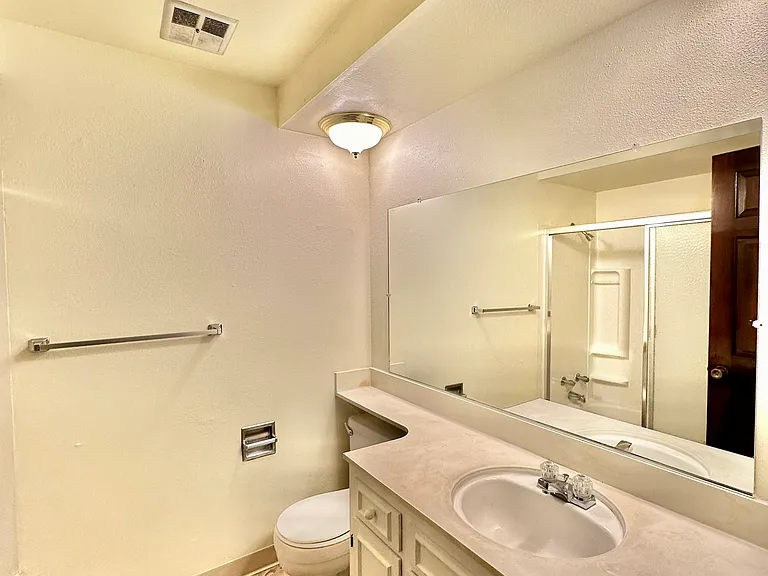 2346 Woodlawn Ct NE — Photo 10