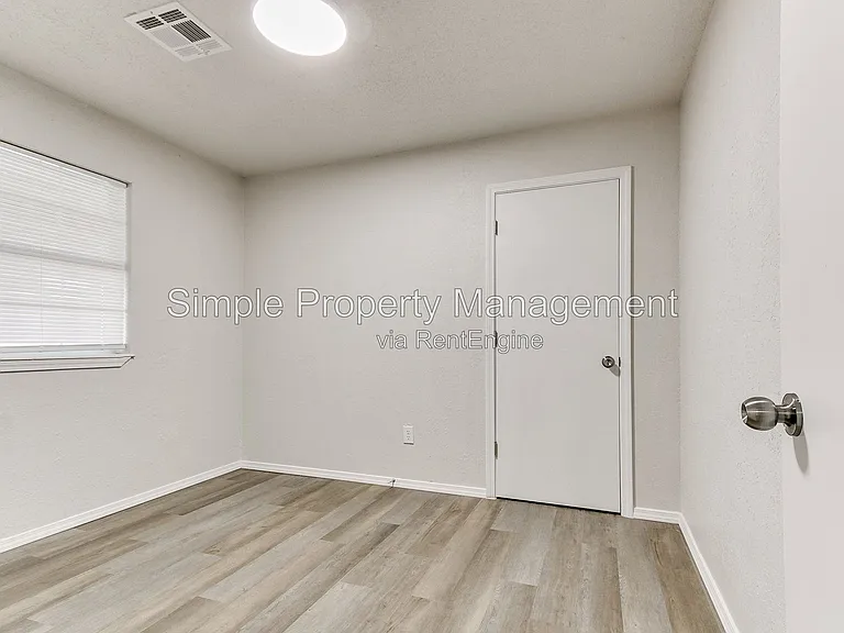5832 NW 31st Ter #4 — Photo 8