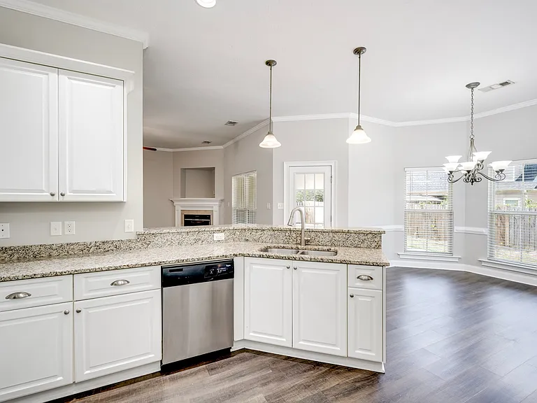 812 Paisley Ln — Photo 10