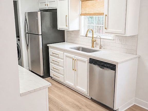 4th image of 212 Cricklade Ct