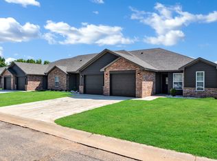 8535 Cedar Oaks Cir UNIT C, Grove, OK 74344