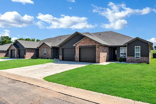 8535 Cedar Oaks Cir Photo 1