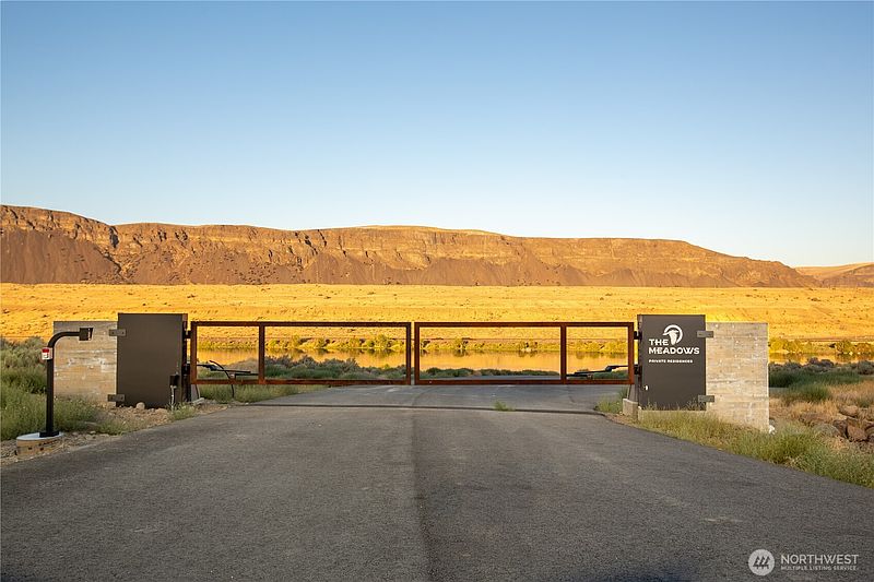 2nd image of 33 Stagecoach Lane