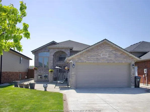 1935 Manitoba St, Windsor, ON N9B 0B6