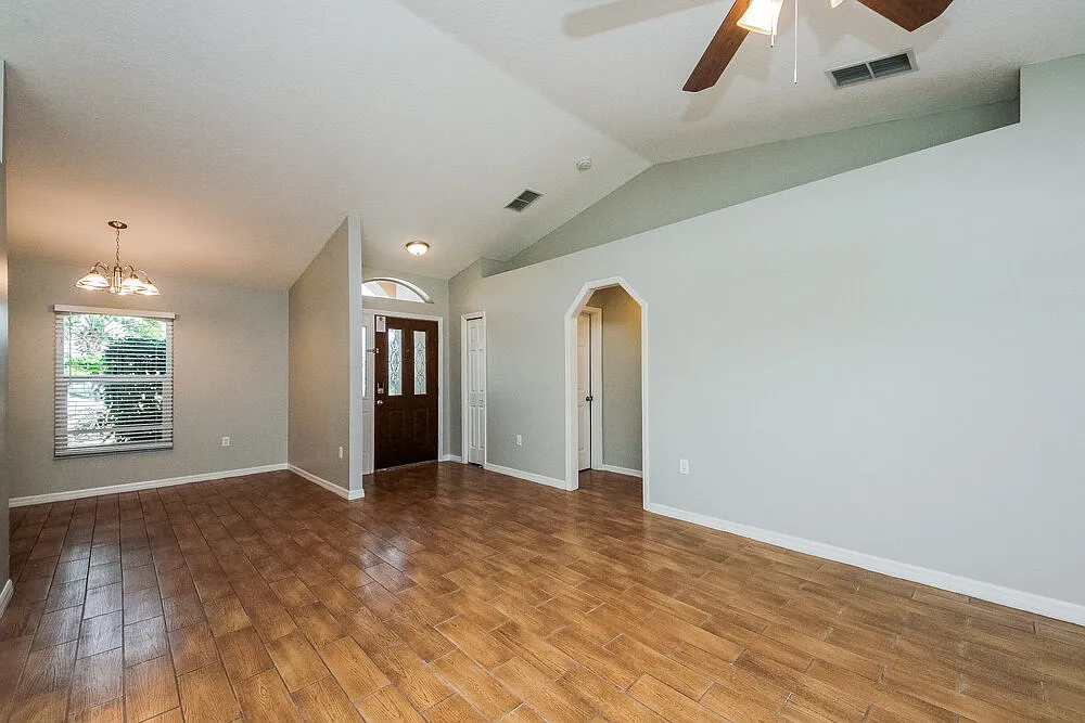 3 bed, 2.0 bath, 1558 sqft, $2,360 — Photo 4
