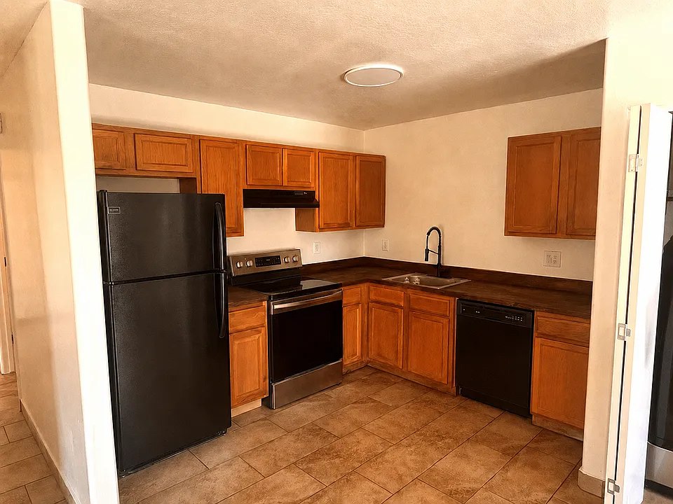 1022 N Colorado St #3