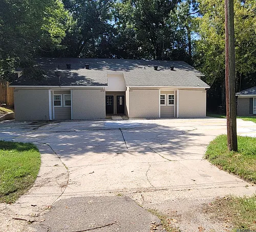 281 Chatsworth St Photo 1