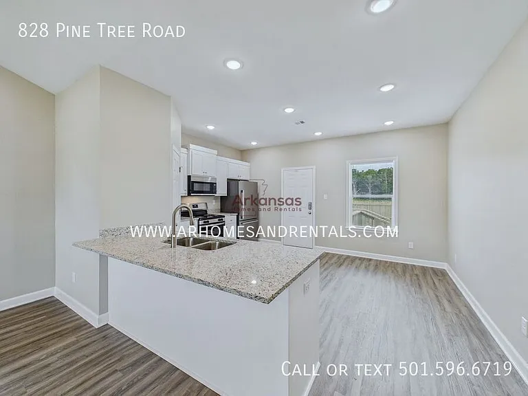 828 Pine Tree Rd — Photo 6