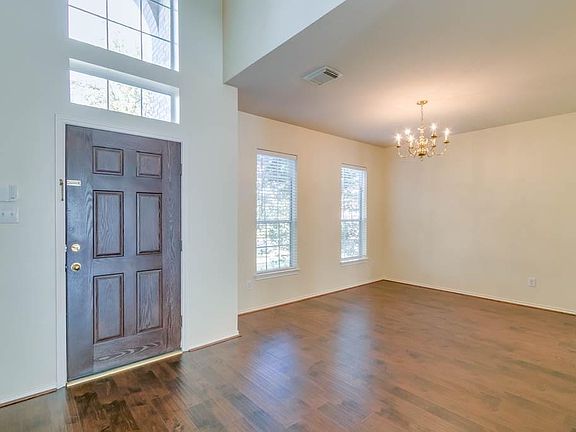 3rd image of 2913 Fountain Brook Ct