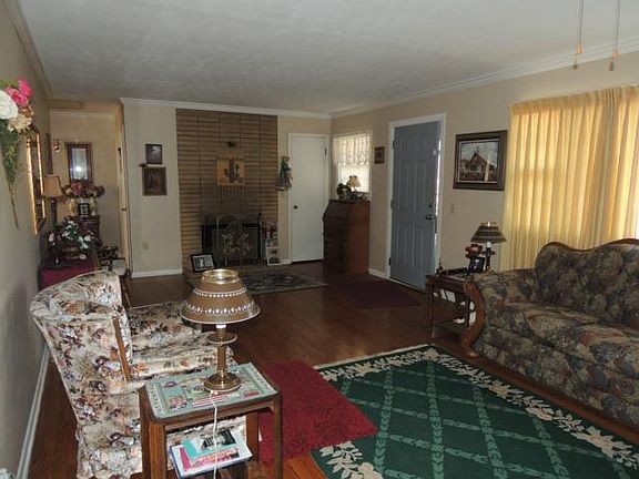 4th image of 303 SE 16th St