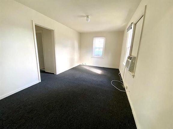 3rd image of 601 33rd St APT 3