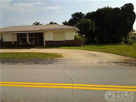 5th image of 7010 Pine Tree Ln