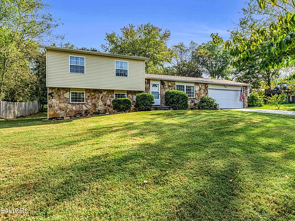 2nd image of 904 Danville Cir