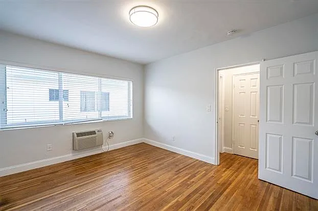 8330 Byron Ave #7 — Photo 14
