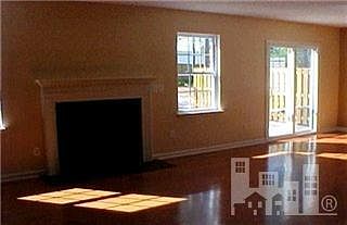 2nd image of 1005 W Ashland Way