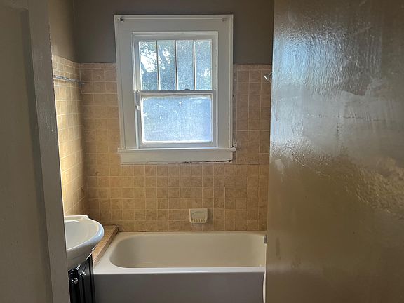 4th image of 2716 Hubbard St #A
