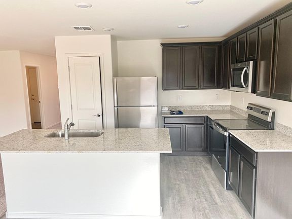 3rd image of 641 W Cedar Ave