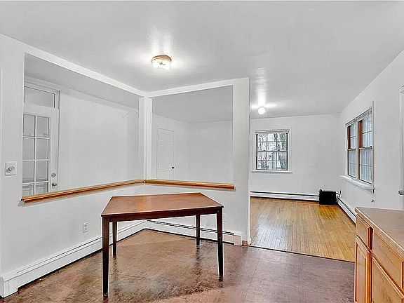 4th image of 52 N Manheim Blvd