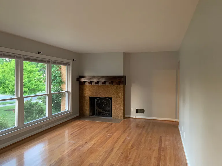 1109 Clague St — Photo 7