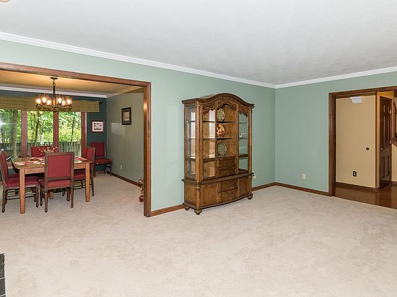 5th image of 7714 Cove Ct