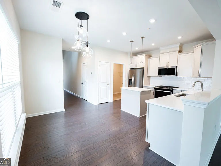 57 Robertson Ave — Photo 7