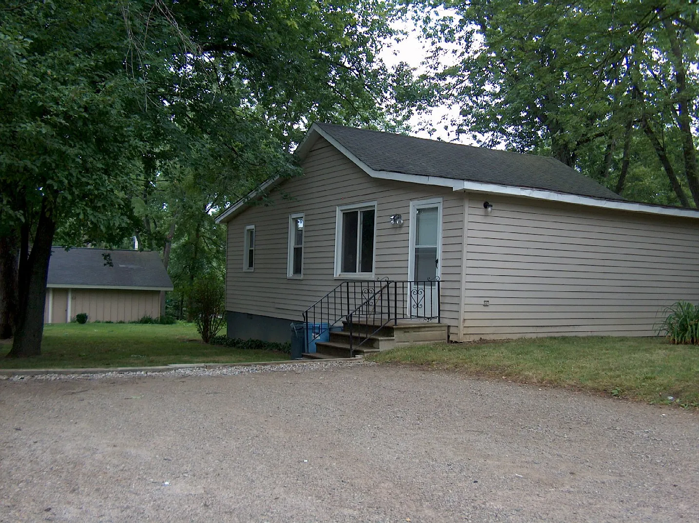 3965 Mornhill Ave photo 1