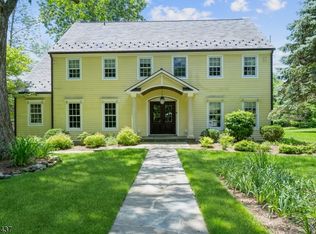 6 Valley View Dr, Mendham, NJ 07945