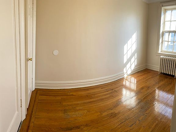 2nd image of 2523 Wallace Ave APT 2