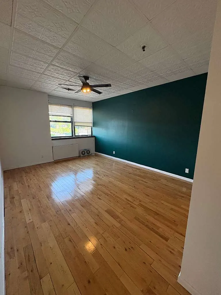 Building Photo - 228 25th St #401