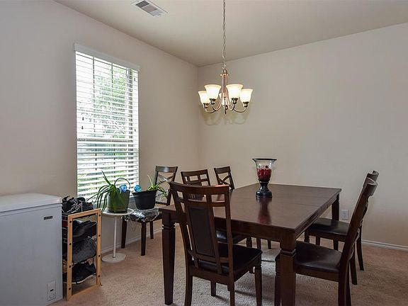 4th image of 1102 Larkfield Dr
