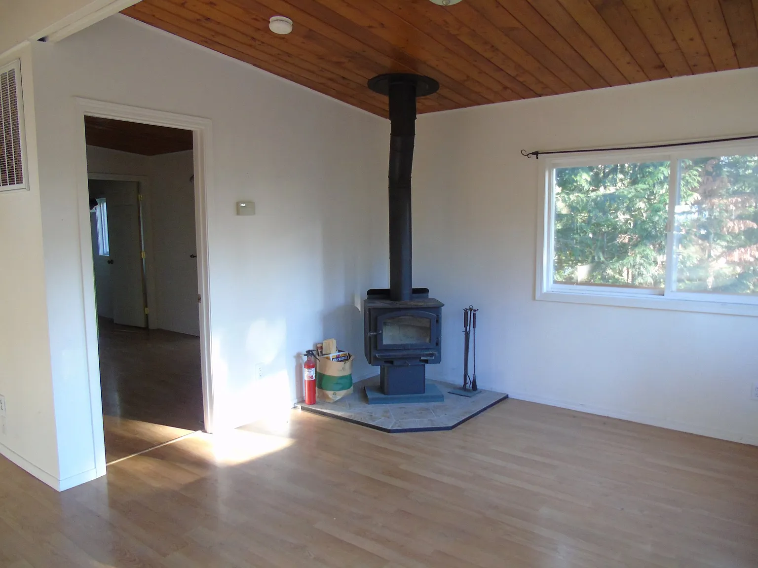 $1,900 / 1br - 640ft2 - Lovely 1BD/1BA Toad Lake House close to Bellingham — Photo 4