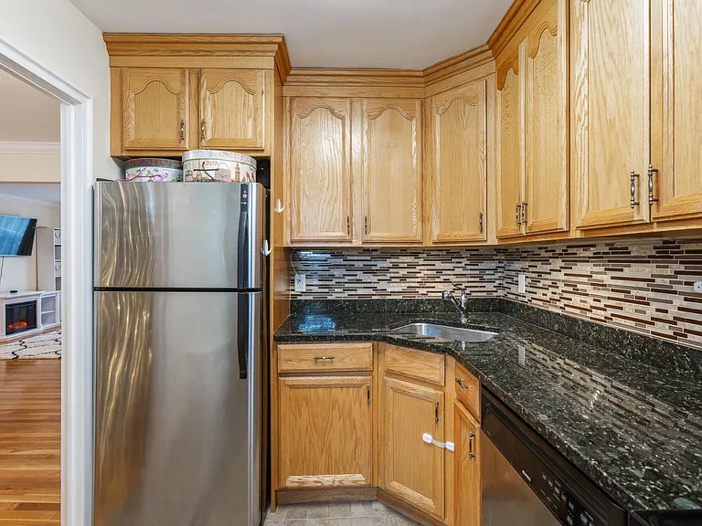 390 Morris Ave #29 — Photo 11